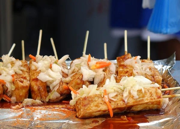 Smelly Fermented Tofu with Pickled Cabbage — Stock Photo, Image