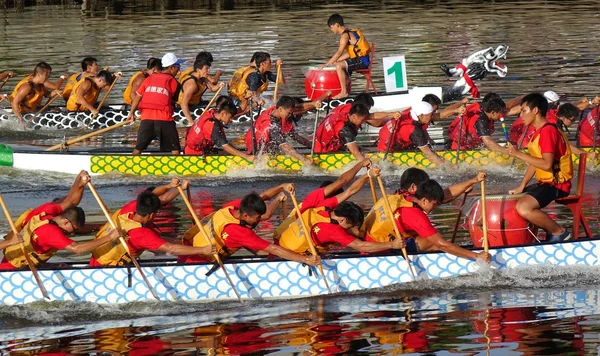 Scene from the 2015 Dragon Boat Races in Taiwan — Stock Photo, Image