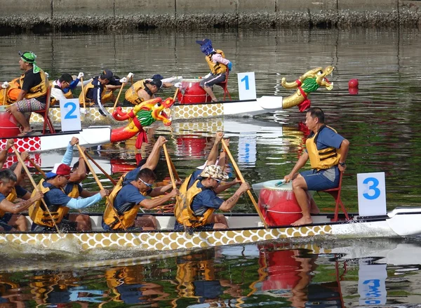 Szene aus dem Drachenbootrennen 2015 in Taiwan — Stockfoto