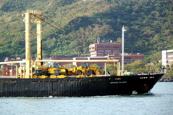 Statek wejdzie Kaohsiung Port — Zdjęcie stockowe