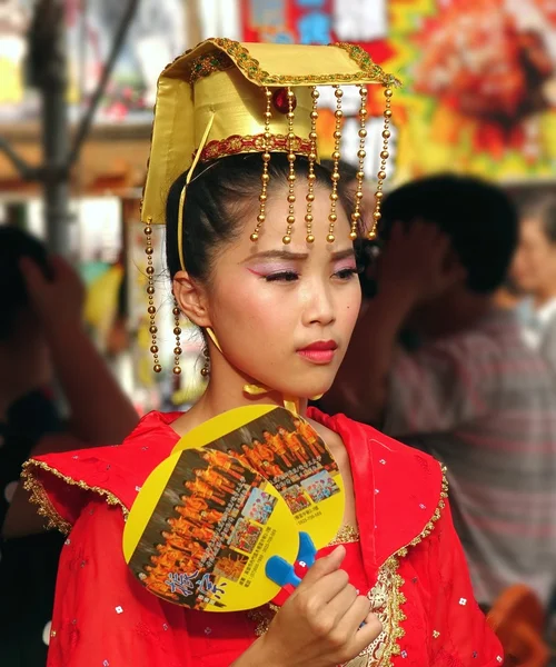 Mooie danseres in de derde Prins tempel Festival — Stockfoto