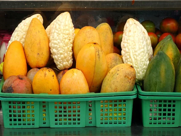 Hořký tykve, mango a papája — Stock fotografie