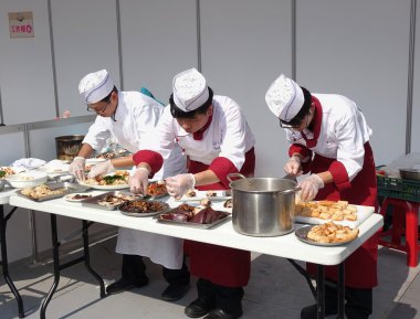 Yemek Yarışması'nda üç şefler