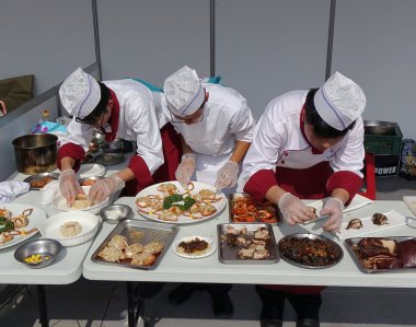 Yemek Yarışması'nda üç şefler