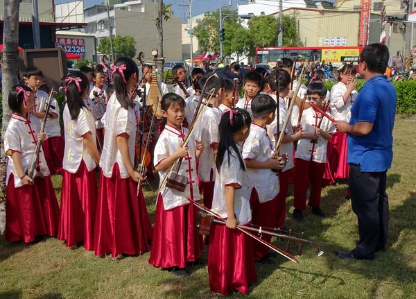 Orchestre des jeunes pour la musique traditionnelle chinoise — Photo