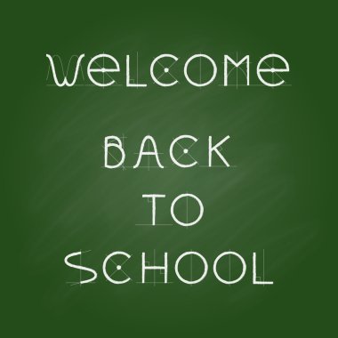 Geri okul, yeşil kara tahta harfleri tebeşirle Hoşgeldiniz