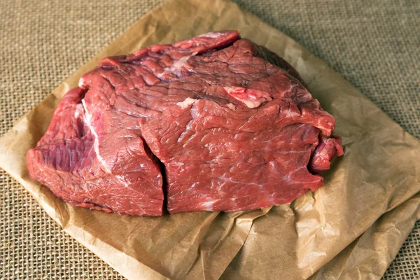 Сырое и свежее мясо . — стоковое фото