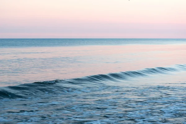 Sommersonnenwendmorgen an der Ostsee. — Stockfoto