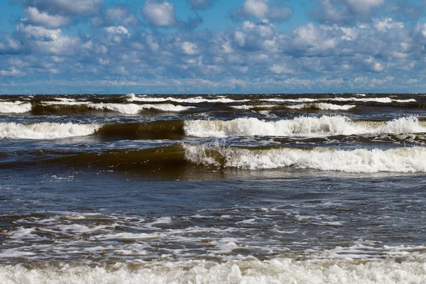 Witte golven. — Stockfoto