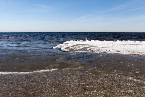 Ice at Baltic sea coast. — Stock Photo, Image