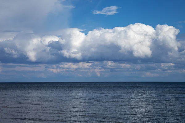 Zamračená obloha nad Baltské moře. — Stock fotografie