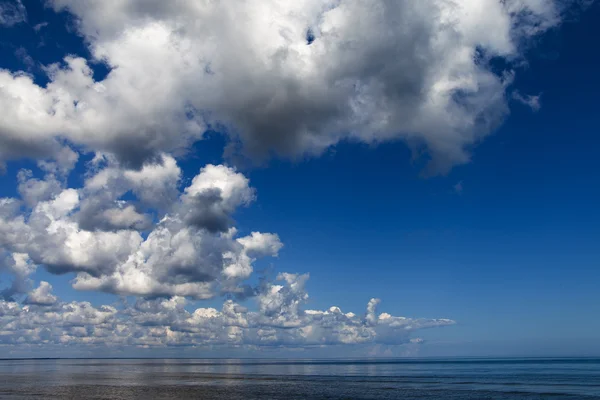 Mar y nubes . — Foto de Stock