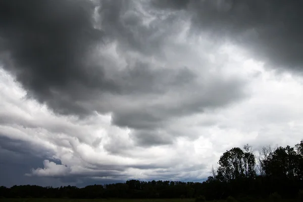 Grandes nuvens . — Fotografia de Stock