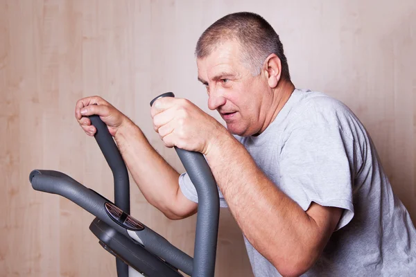 Frisk man utövar. — Stockfoto