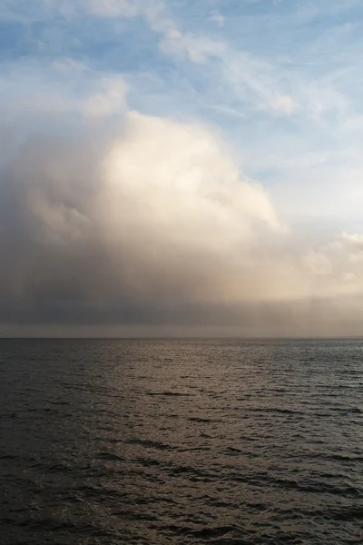 Mar y nube . — Foto de Stock