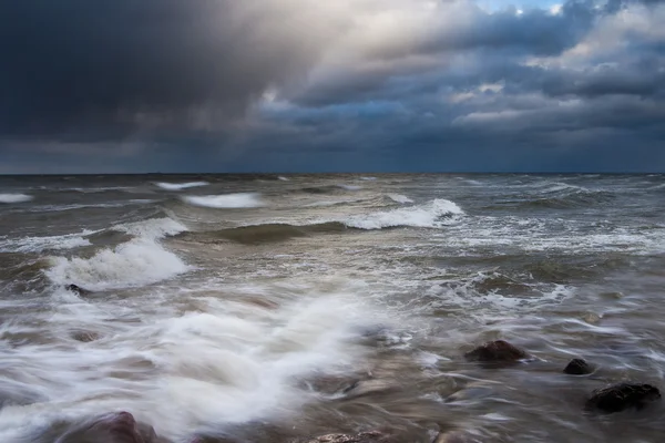 Dia ventoso no mar Báltico . — Fotografia de Stock