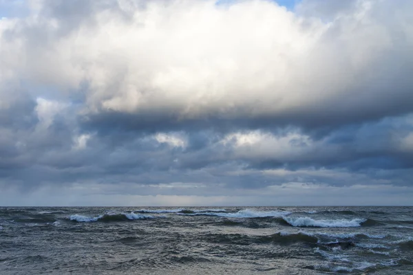 Winderige dag in Baltische Zee. — Stockfoto