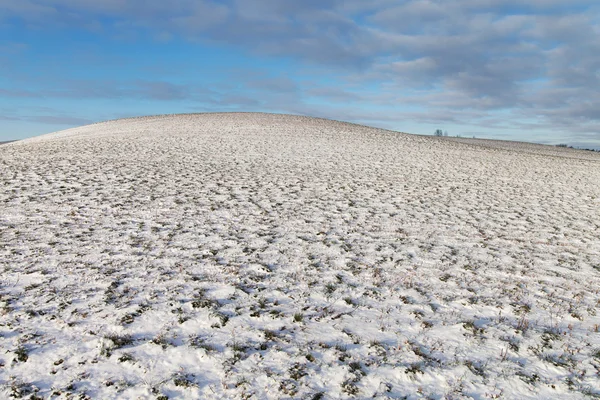 Besneeuwde hill. — Stockfoto