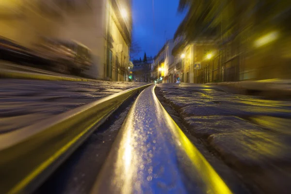 Lissabon straat in de nacht. — Stockfoto