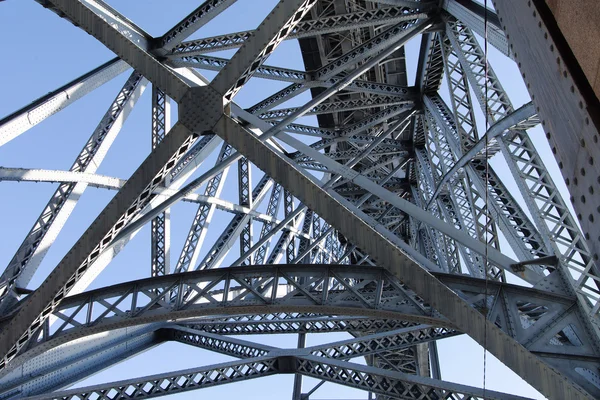 Byggandet av Dom Luis-bron i Porto, Portugal. Stockbild