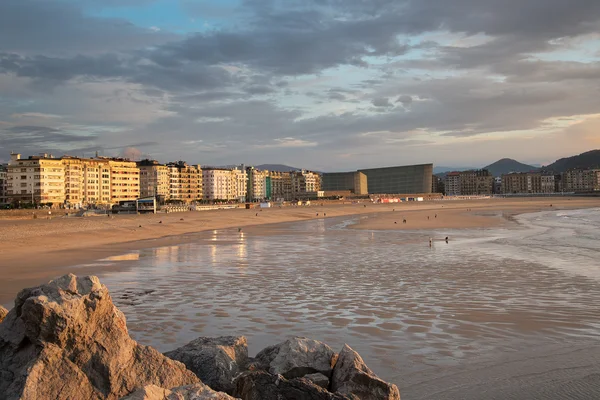 Buildings at sea coast, San Sebastian, Spain. — Stock Photo, Image