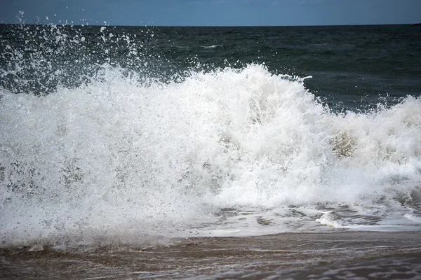 Splashing wave. — Stock Photo, Image