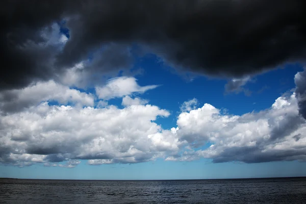 Mar Báltico oscuro . — Foto de Stock