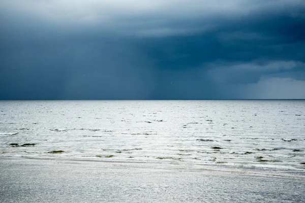 Donkere lucht. — Stockfoto