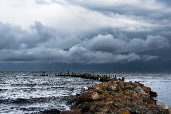 Old breakwater. — Stock Photo, Image