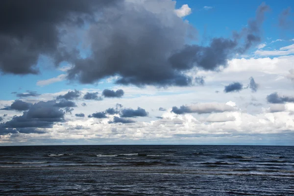 Donkere Baltische Zee. — Stockfoto