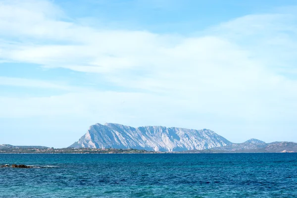 撒丁岛海岸在傍晚的阳光下. — 图库照片