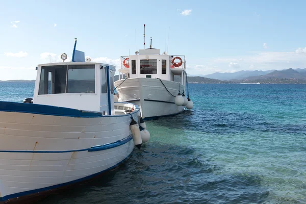 Ships at Tavolara island, Sardinia. — Stock Photo, Image