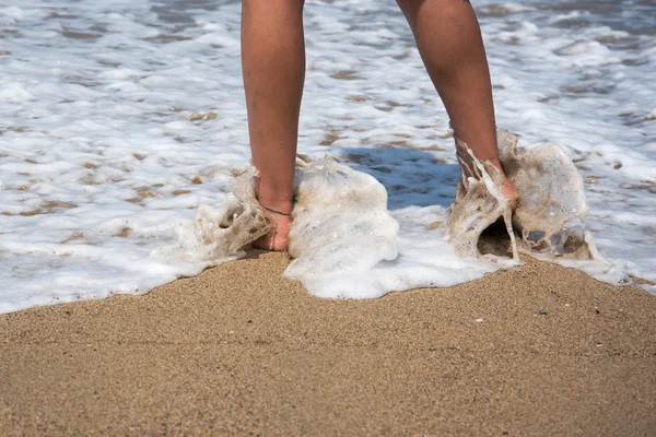 Piernas en el agua . —  Fotos de Stock