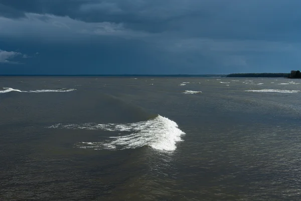 Donkere Baltische Zee. — Stockfoto