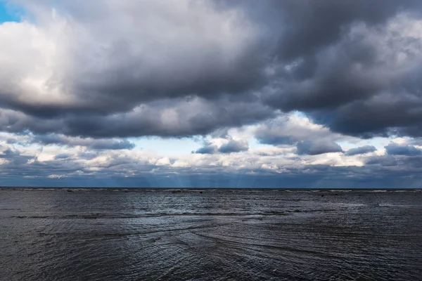Donkere Baltische Zee. — Stockfoto