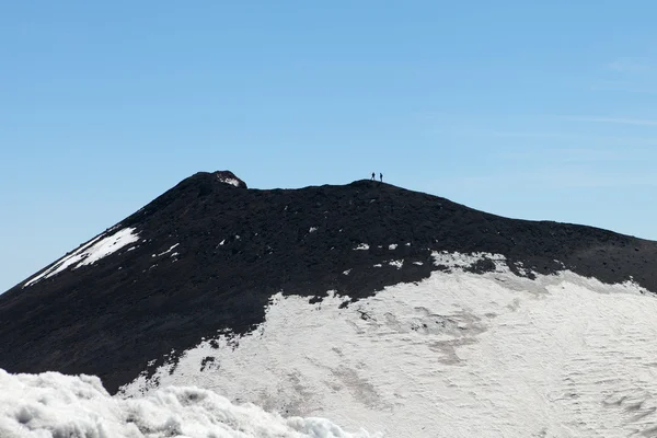 Walkers on mount Etna, Sicily. — Stock Photo, Image