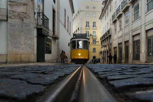 Tramvay rayları Lizbon, Portekiz. — Stok fotoğraf