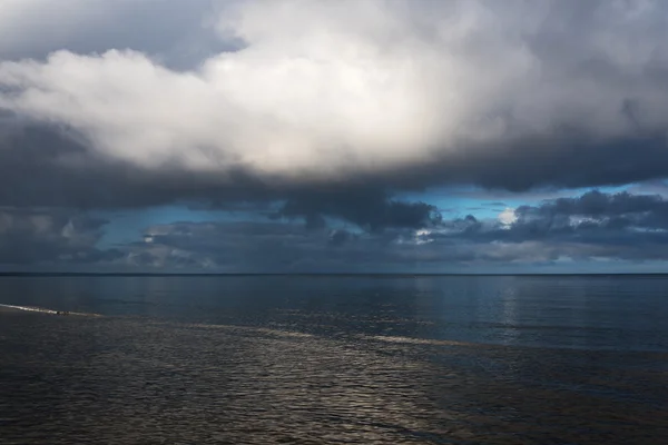 Mar Báltico escuro . — Fotografia de Stock