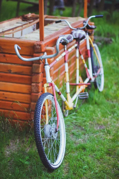 Велосипеды для двух пассажиров, тандем — стоковое фото