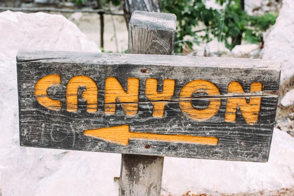 Houten plaat met de inscriptie aanwijzer Canyon — Stockfoto