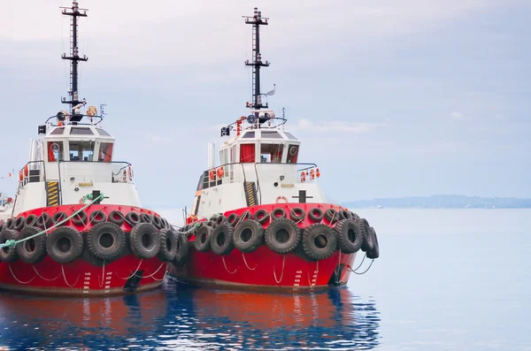 Rote Schlepper — Stockfoto