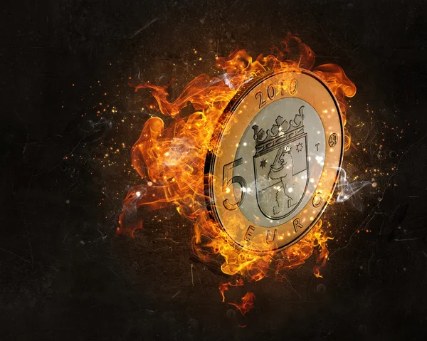 欧元硬币在火中燃烧 — 图库照片