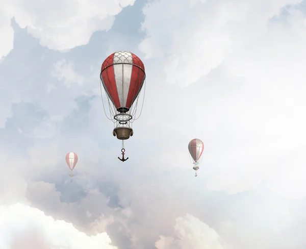 Üzerinde gökyüzü uçan aerostats — Stok fotoğraf