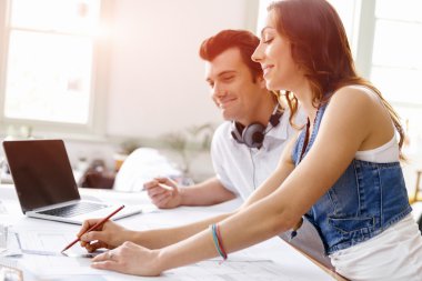 İki genç insan start-up takım