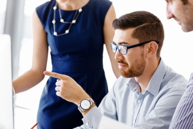 Modern ofisteki iş adamları