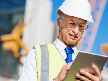 İnşaat alanında mühendis.