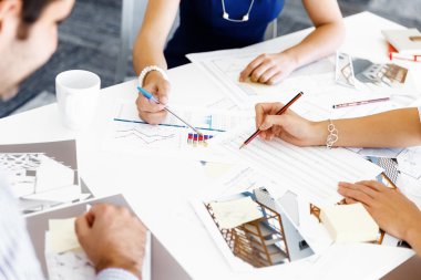 Kağıda yazı eller