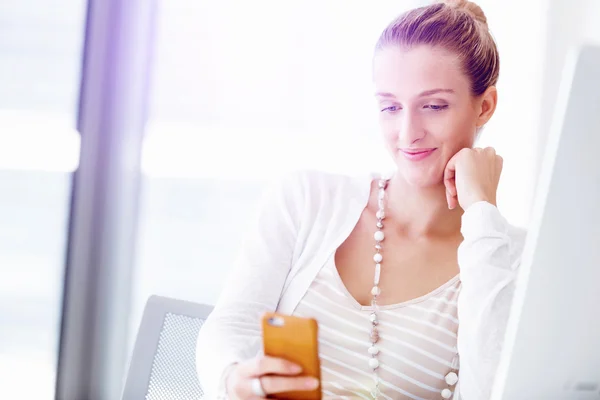 Attractive office worker sitting at desk — Stock Photo, Image