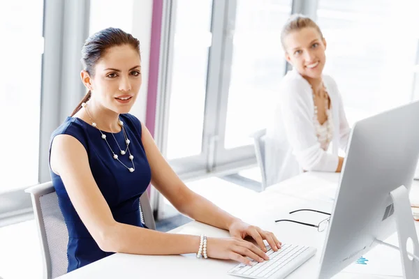 Attractive office worker sitting at desk — Stock Photo, Image