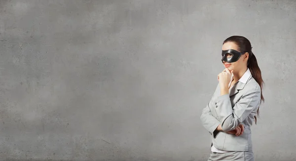 Anonimo donna in maschera — Foto Stock